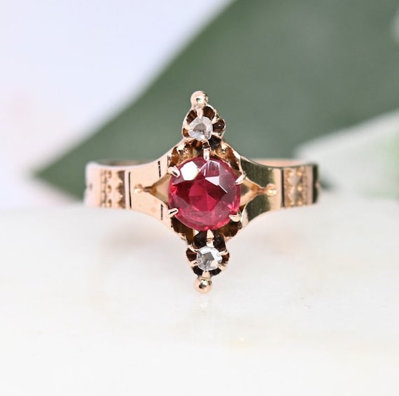 Antique ring 1890s Victorian garnet doublet rose … - image 2