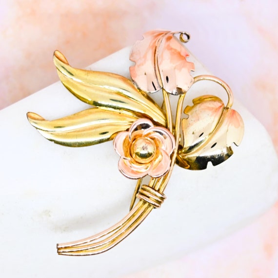 Spilla vintage a forma di fiore color oro con perla finta - Italia