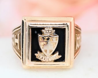 1946 class ring onyx 10k gold Size 5.75 / L engraved initials RAL yellow gold men's square pinky ring 40s vintage fine jewelry gift for him