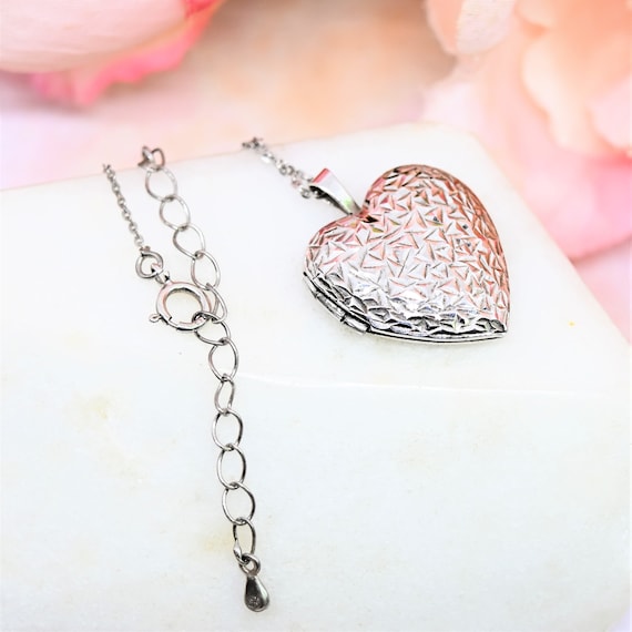 Vintage silver heart locket heart pendant necklac… - image 3