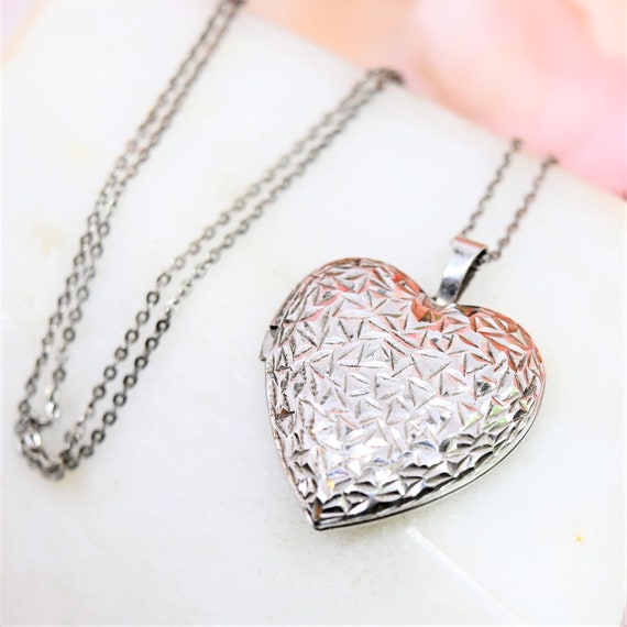 Vintage silver heart locket heart pendant necklac… - image 2