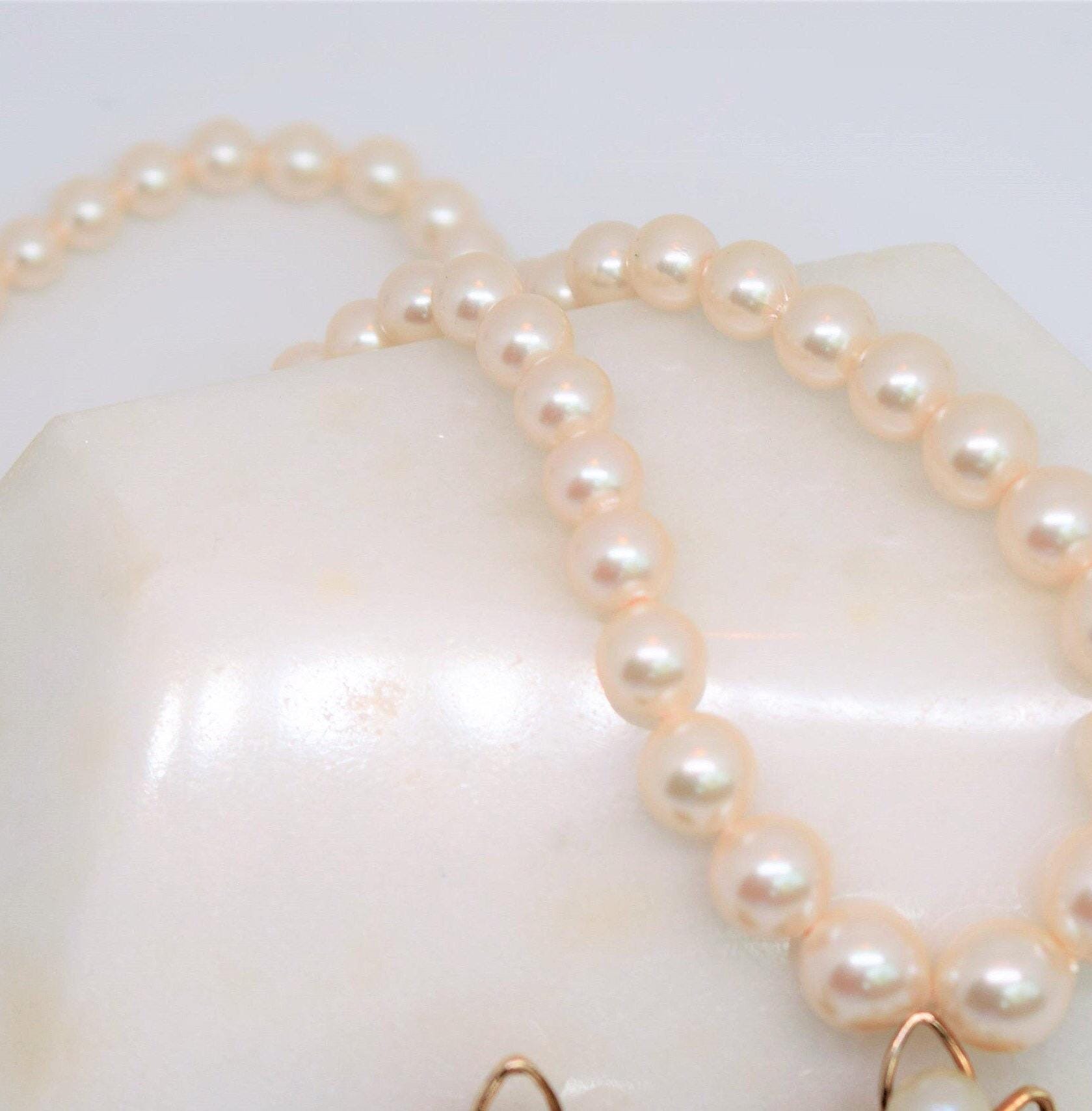 Collar de perlas de imitación vintage de 18 pulgadas con cuentas graduadas  en tono dorado, cierre de seguridad, collar de novia, joyería de fantasía,  regalo para ella - Etsy México, image size:1679x1708