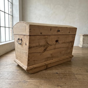 26841 Truhe Gründerzeit 1880 massiv Kiefer Antik