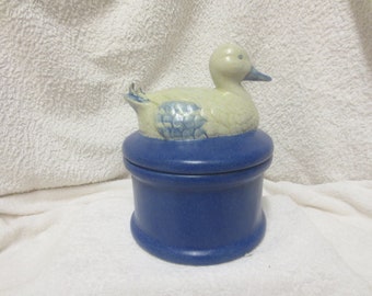 Ceramic can with goose / duck - can with lid - lid box - cookie jar - pastry box - ceramic / stoneware - kitchen decoration for table, cabinet ...