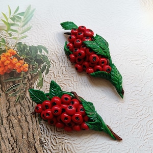 Rowan Berry Brooch – Handmade Red Rowan Cluster Pin – Polymer Clay Nature Jewelry – Slavic Folklore Gift – Autumn Accessory