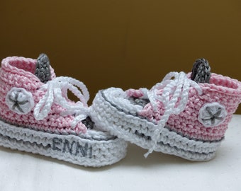 Babyschuhe personalisiert, Geschenk zur Taufe, Geburt, mit Namen/ Datum bestickt, Sneakers,Unikat, Babyschuhe gehäkelt, Individualisierbar