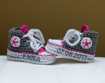 Babyschuhe personalisiert, Geschenk zur Taufe, Geburt, mit Namen/ Datum bestickt, Sneakers,Unikat, Babyschuhe gehäkelt, Individualisierbar