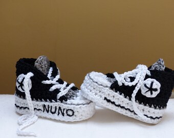 Babyschuhe personalisiert, Geschenk zur Taufe, Geburt, mit Namen/ Datum bestickt, Sneakers,Unikat, Babyschuhe gehäkelt, Individualisierbar