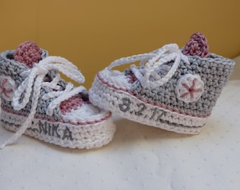 Babyschuhe personalisiert, Geschenk zur Taufe, Geburt, mit Namen/ Datum bestickt, Sneakers,Unikat, Babyschuhe gehäkelt, Individualisierbar