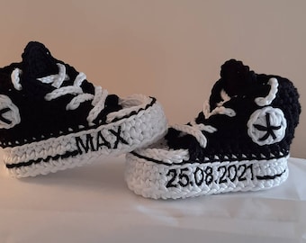 Babyschuhe personalisiert, Geschenk zur Taufe, Geburt, mit Namen/ Datum bestickt, Sneakers,Unikat, Babyschuhe gehäkelt, Individualisierbar