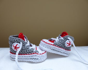 Babyschuhe gehäkelt, Babyschuhe personalisierbar, Babyschuhe mit Namen oder Namen und Geburtsdatum, Sneaker gehäkelt, Geschenk Taufe- Geburt