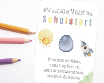 Könnte beinhalten: Eine weiße Karte mit deutschem Text und Illustrationen von Sonne, blauem Ei und Rakete. Auf der Karte steht "Mein magischer Mutstein zum Schulstart". Drei Buntstifte sind sichtbar. Das Design ist für den Schulanfang.
