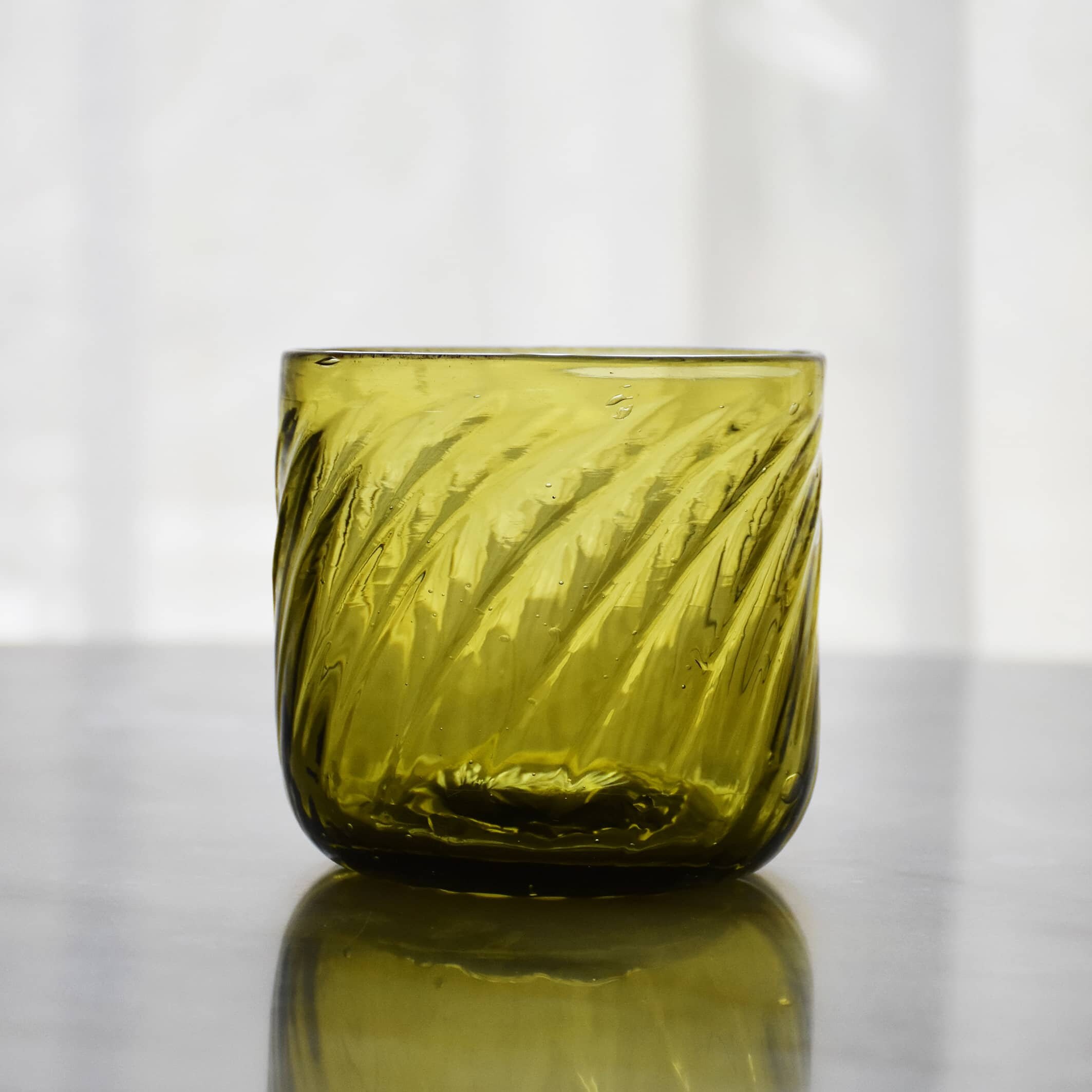 8 Verres d'eau Rayés Faits à La Main en Verre Soufflé Syrien - Couleur Huile d'olive | Vous Pouvez M