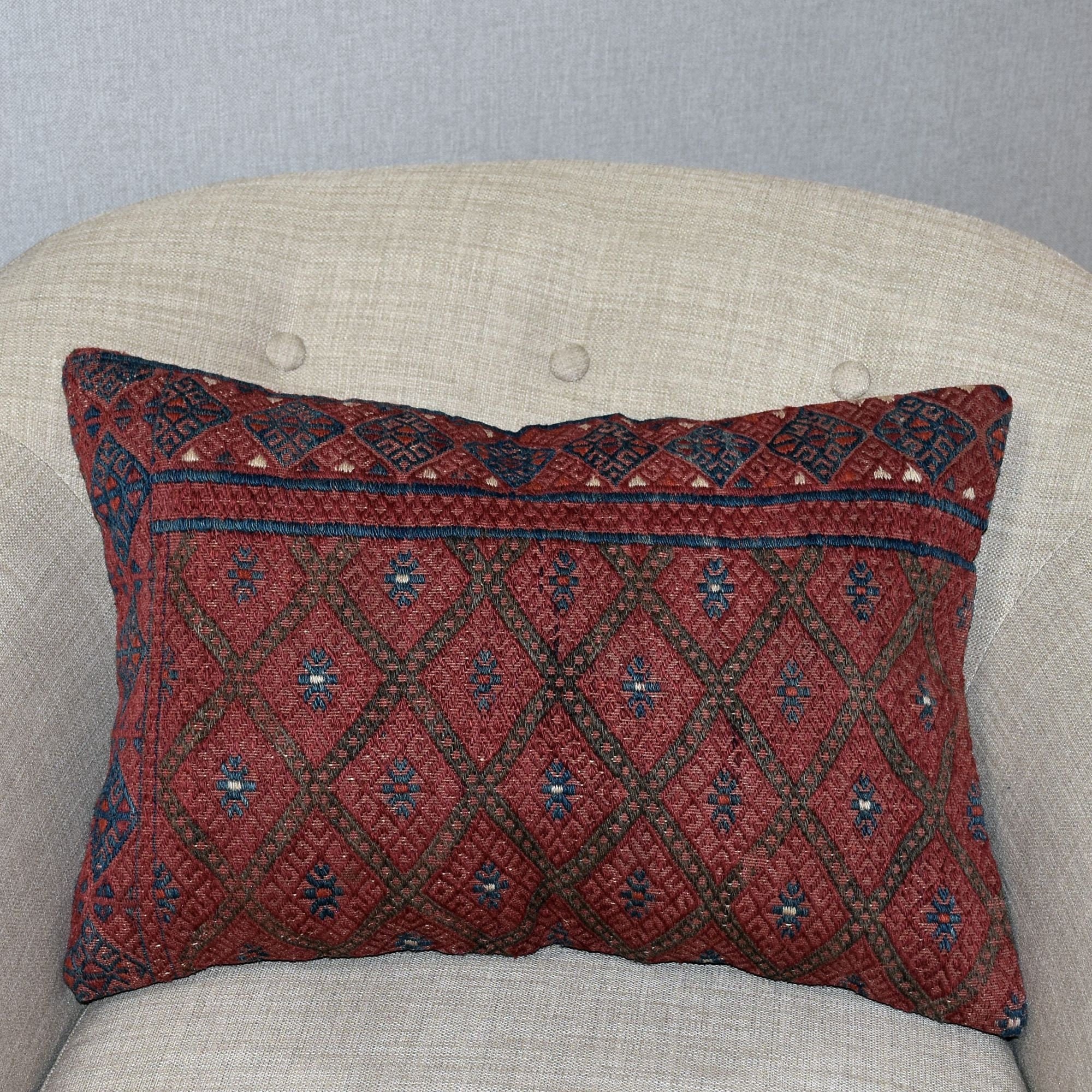 Couverture Rouge de Coussin Kilim Cru Faite à La Main Des Fragments Tapis | Deux Autres Morceaux Mêm