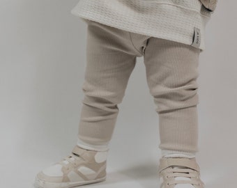 Baby Leggings Hellbeige | Ripp-Jersey Hose Unisex | Gerippte Kinderhose Handmade | Über 15 Farben | J&B Design | Cozy Jogger Erstausstattung