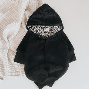 Kombinezon Teddy | Rozmiar 74 | Podszewka w panterkę | Zimowy kombinezon dla niemowląt | Bouclé | Wyjątkowy | Zimowe ubranka dla niemowląt