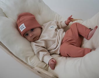 Baby Oversize Sweater Mad Love | Sweatshirt Hafer Beige | Personalisierte Kleidung Mommy Daddy | Handmade Kinder Pullover | Geschenk Geburt