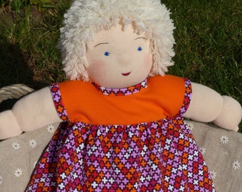 Doll with blond hair (No. 16072)