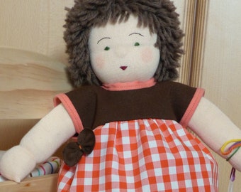 Doll with natural brown hair (No. 16046)