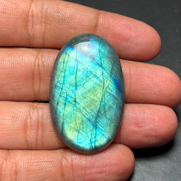 Cabochon ovale di labradorite: pietra preziosa a fondo piatto (27 x 42 x 7 mm) #13245