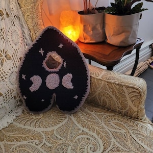 Crochet Pattern - Planchette Pillow