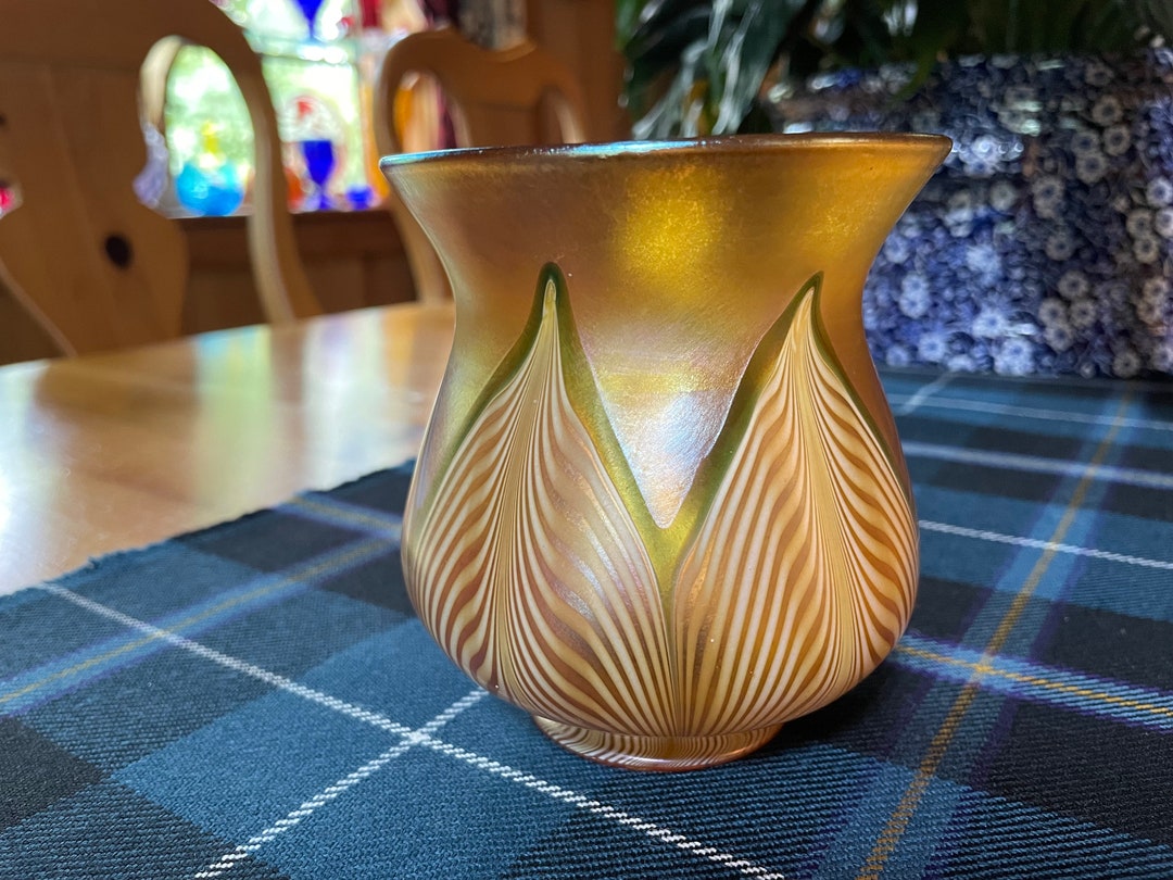 Quezal Antique Art Glass Shade. Signed. Circa 1910-1920. Pulled