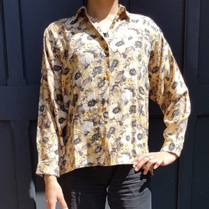 Pretty vintage floral blouse for young girls or petite girls. Sylvette Page brand. Made in France. 1980s. XS or 12-14 years (T3