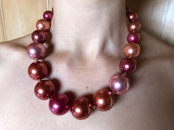 Vintage pink pearl necklace, circa 1980s and in 1… - image 1