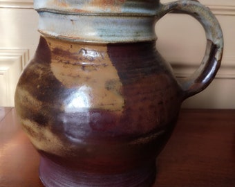 Cruche à eau vintage en céramique artisanale, faite main en France, années 80s. Carafe eau vintage.