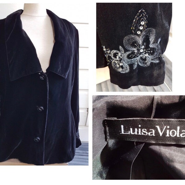 Élégante Veste en velours noire vintage par Luisa Viola, broderies avec perles, col châle, grande taille, made in Italy. Style années 1920.