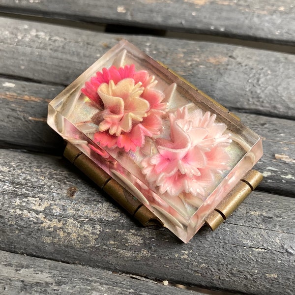 Old Art Deco brooch pink flowers under transparent resin and brass. Art Deco period. France. 1930s