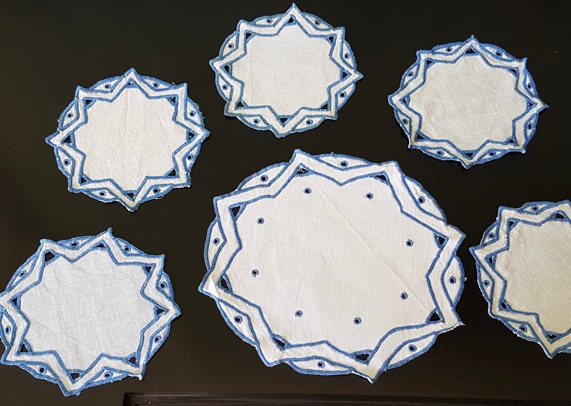 Série de 6 Sous-Verres Étoiles Vintage Faits et Brodés Main Pur Coton. Service à Porto. Faits en Fra