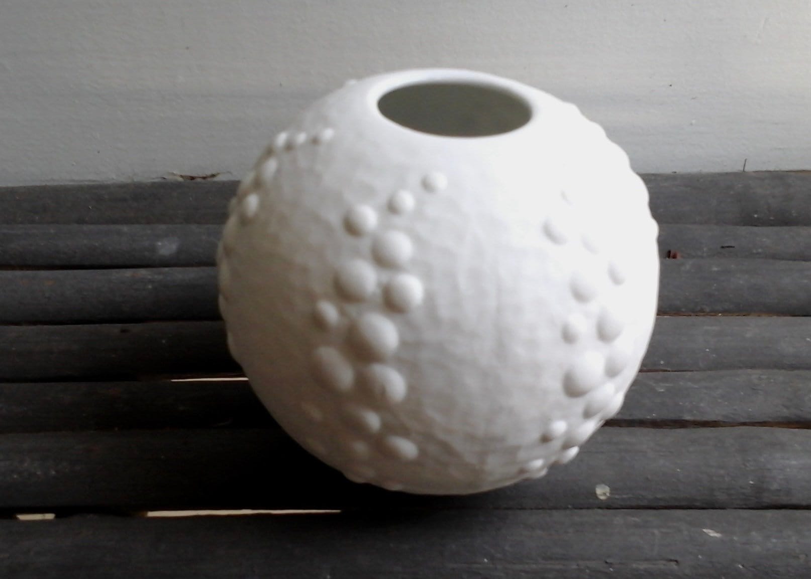 Vase Blanc Vintage Minimaliste Années 70, Porcelaine Biscuit Royal Bavaria Kpm, Bulles Décoratives. 