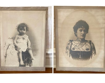 Zwei große alte Sepia-Porträtfotos eines Kindes und einer Dame, Studiofotos aus den 1880er und 1900er Jahren, Paris, Frankreich