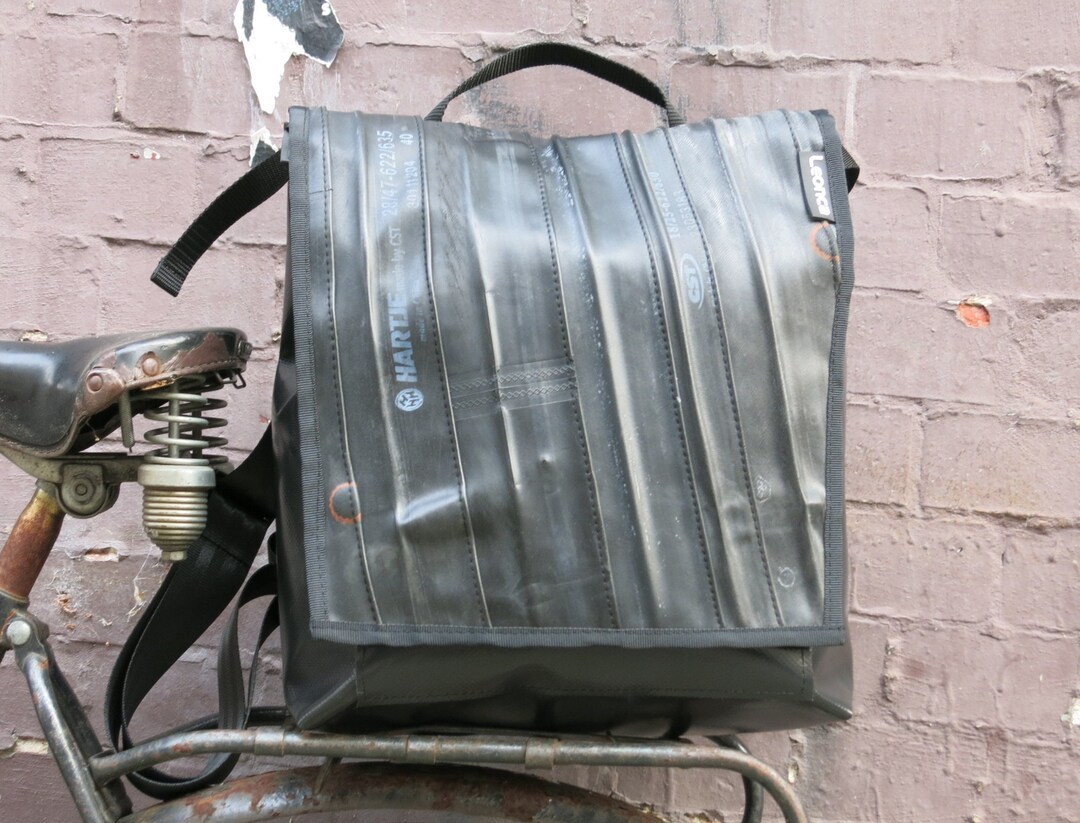 Upcycling Rucksack aus Fahrradschlauch und LKW-Plane