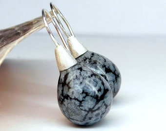 Schneeflocken Obsidian - facettierte Zwiebel Tropfen Ohrringe - ganz besonders!  925 Sterling Silber vergoldet