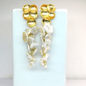 Dramatic Romance.....Pearl earrings, very exquisite! Bridal jewelry!