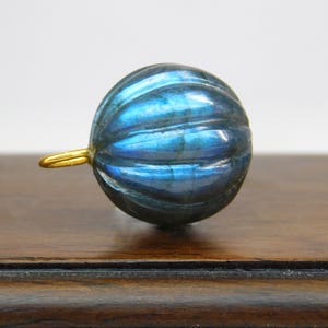 750 18K Gold gravierte Lapislazuli Kugeln Kettenanhänger 18 Karat solid Gold