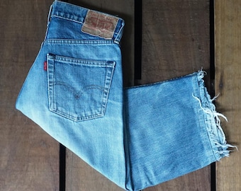 Jeans Levi Strauss 509 Cut Off estilo años 90, talla W29, Levis Vintage 509-0214, lavado a la piedra azul desteñido, corte cropped, cierre de botones, Hecho en Japón