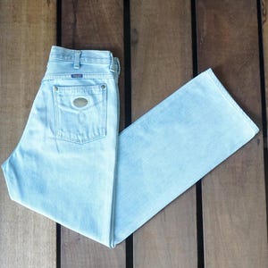 90's Wrangler Jeans & Sportswear High Waist Relaxed Denim W28 Vintage Wrangler Ultra Light Blue Mom Jeans Greensboro NC USA Brass Patch image 1