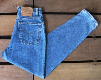 levi mom jeans canada