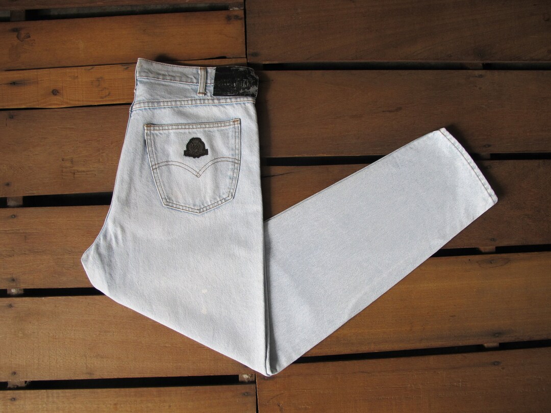 Vaqueros Levi's Fontana de los años 90, lavados a la piedra en azul