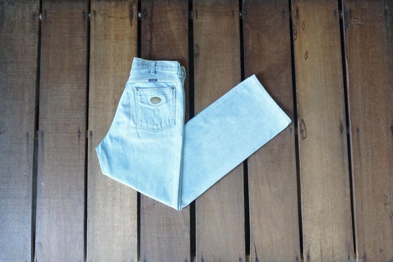 90's Wrangler Jeans & Sportswear High Waist Relaxed Denim W28 Vintage Wrangler Ultra Light Blue Mom Jeans Greensboro NC USA Brass Patch image 1