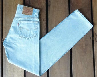 Jeans Levi's 501 vintage de los años 90: mezclilla de lavado claro, hechos en EE. UU., talla W28
