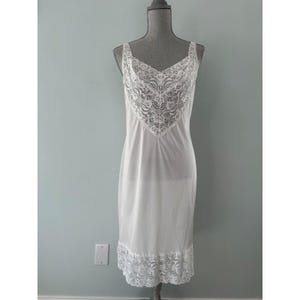 Vintage 80s Vanity Fair White Satin Floral Lace Nightgown Full Slip size 36/24&quot;