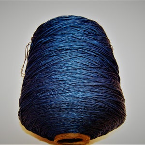 Azul Real Oscuro (Azul Cobalto Oscuro) Hermoso hilo de Chainette Vibrante de Color en conos de 2 libras (aprox. 2800 yds)