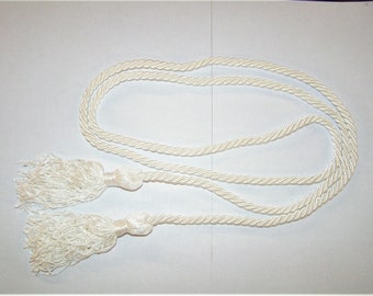 Cinturón con borlas y cordón de honor de graduación de color blanco roto (también conocido como marfil o blanco suave)