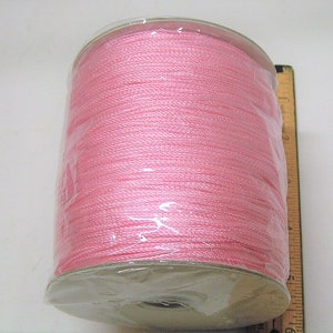 Beau fil de chaîne rose clair (rose bébé) coloré et éclatant sur des bobines de 1,25 livre (environ 1 600 m)