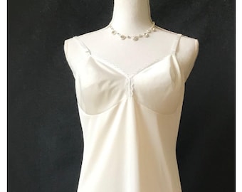 Vintage 1970s Short White Slip Dress / Nightgown by Vanity Fair Size 36