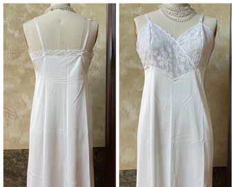 Pretty Vintage White Slip with Lace Bodice by Vanity Fair Size 34